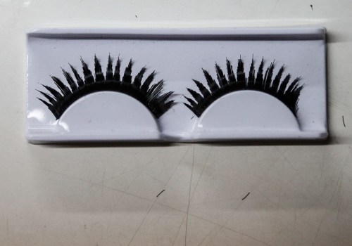 When did false eyelashes become popular?